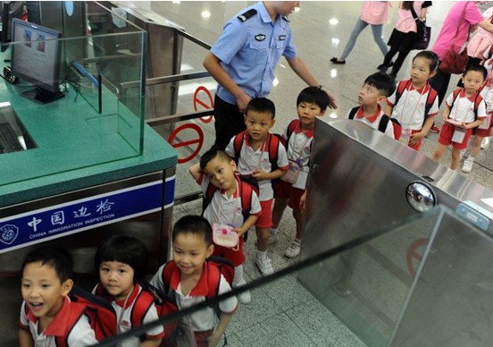 ���ϸ��˶�����뾳�߷����Ա̸���������