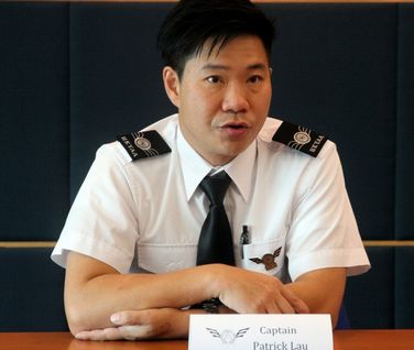 香港青年航空学会演绎现实版“冲上云霄”(图)