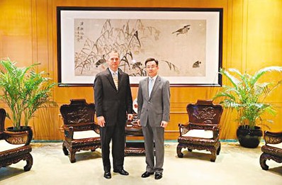 外交部特派员:反对外部势力插手干预香港事务