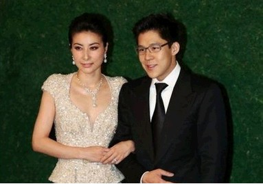 ��ý�ع���������������Ҹ�ĸ�͵�������Ů