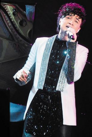 �ž޻����ܻ����ܱ��Ǽ�г���������Ů����ͼ��