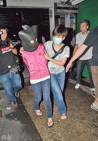 女毒贩被带走.来源:香港《明报》