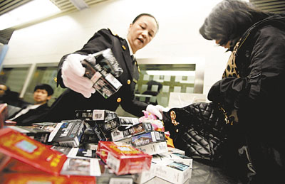 深港海关连手香烟走私难侥幸(图)