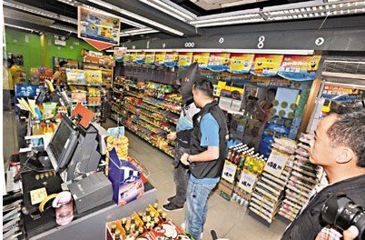 持刀夜劫便利店港17岁青年被警方拘捕(图)