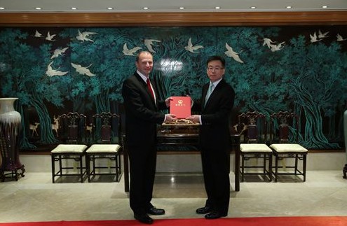 �⽻��פ������Ա���ܻ������������פ��������