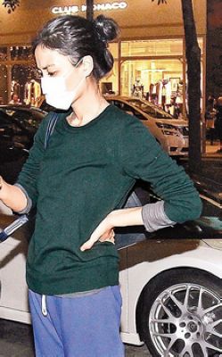 ������������л����ػ�33000���ڸ۰��ң�ͼ��