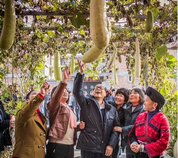 ��۸�����γϾ�2000�������ڵ�Ů�����ѵ��ͼ��