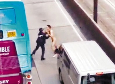 �۴�ѧ�������㱼Ϯ��Ů������Ѻ����������