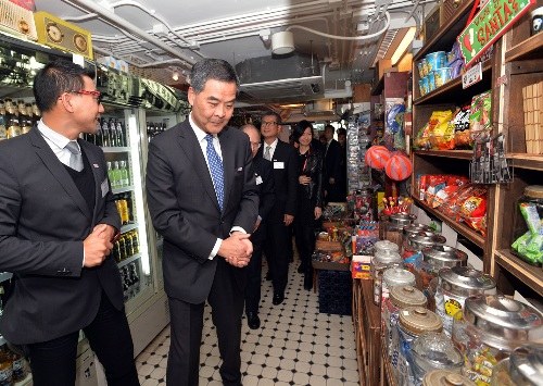 香港特首梁振英圣诞祝愿:多建公屋基层笑