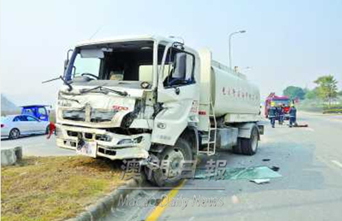 ����һ�����ͳ����ٶ�̫����ײ��ͷ���ձ�ը��ͼ��