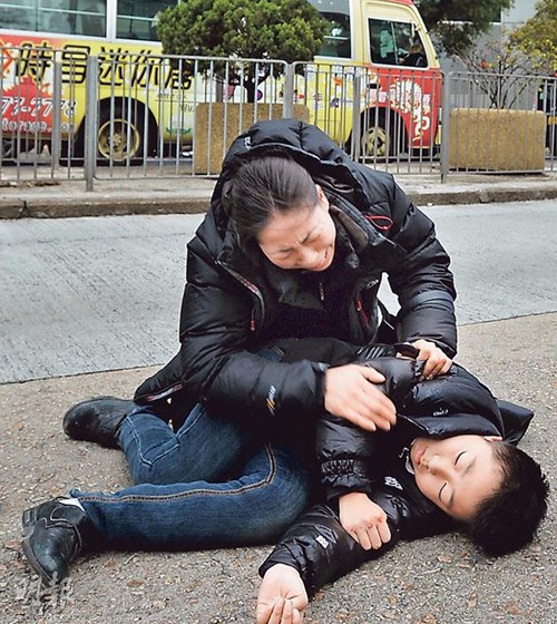 ������ĸ�Ӿñ��ط�ĸ��Ŀ�����⳵ײ����