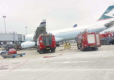 香港机场一日上演两次惊魂事故一漏油一泵坏(图)
