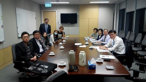 �����������¼�ѳְ��Ӽ������������ڽӽ�β��