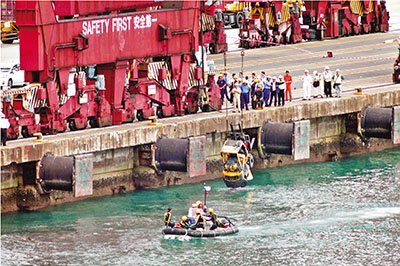 铲车失控冲出码头直沉海底司机“海葬”气绝身亡