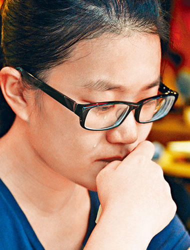 香港警察击毙袭警男子引争议遗孀悔被挑拨感情