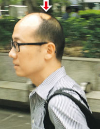 香港精神病汉斩伤两警员挟持医生被六旬父制服
