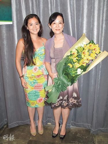 Ӱ����������Ů���˱�����ĸ��Ů������Ů����ײ