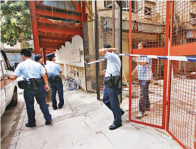 ����๤������ͷ���Ӻ��Ǿ���׷���������ݣ�ͼ��