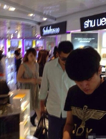 ����������ǣ������Ů�����ͬ����ױƷ��ͼ��