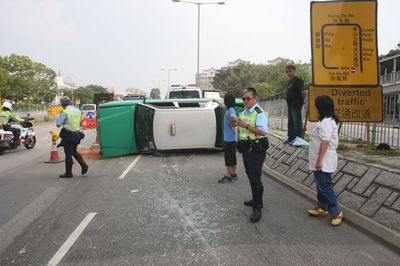 ��ʿ���ܲ���ʧ��ײʯ������·�г˿�������Ժ