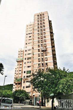 81岁富婆恋小32岁已婚男赠4套房产权又讨回