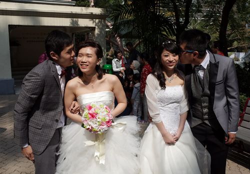 香港有207对情侣情人节登记结婚(图)