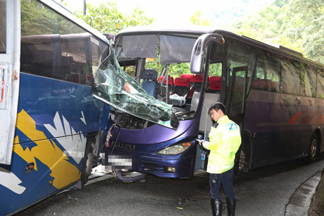 香港旅游巴士相撞事故35名安徽游客无大碍