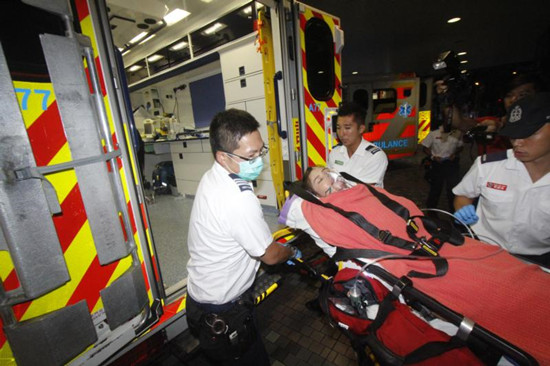 19����Ů������Ϯ���������һӿ�����Ʒ����ӷ�