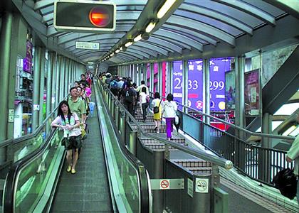 防范电梯"咬人",香港是怎么做的