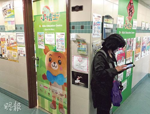 香港幼儿补习班称“月认百字”学者建议家长亲自培养