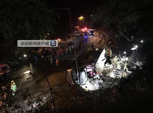 香港大埔公路事故巴士已拖离现场警方在场继续搜查