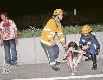 七人车被私家车撞尾少女头皮惨遭磨脱图