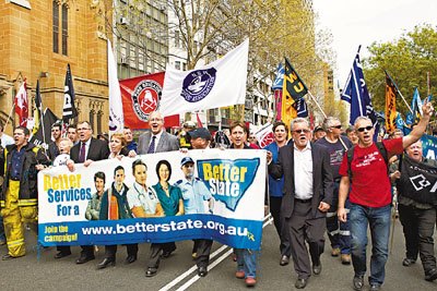 悉尼3万余公务人员游行抗议裁员要求加薪（图）