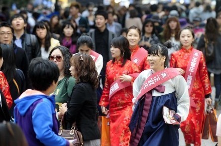 �ƽ��ܳ������Ѵ������������ں����ﾰ��׳��