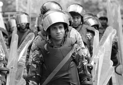 �����������ֶ���ǰ��ͳ������硰����롱