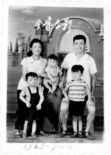 ���������������Ա���ٽ����¹�ϵ�����˷ܣ�2��