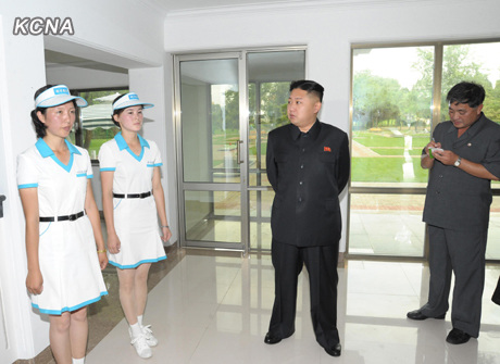 �������ɷ��˲ι���԰��¶Ц�������һ�ӭ��ͼ����10��