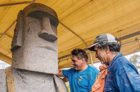 ���������պ�Х�������͸���ڵ�Ī��ʯ��ͼ��