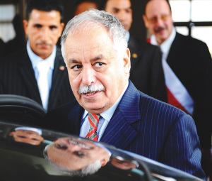 ������12�ս�������ǰ��Ȩ��������ï�ϣ�ͼ��