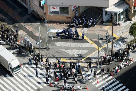 日本东京地铁站前一男子持刀砍伤4人被逮捕