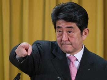 安倍加快修宪程序步伐要求年内放宽军事禁令