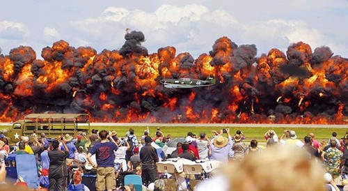 美国威斯康星州航空展模拟重演珍珠港事件(图)