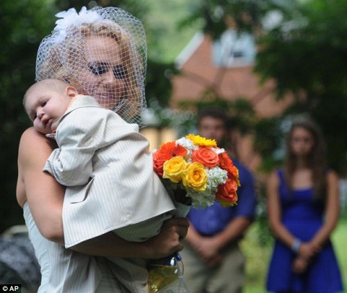 Ϊ��ĸ���񵱰��ɰ�֢��ͯȥ���������ж�����