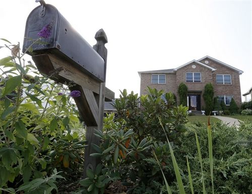 女子欠6美元利息28万美元房子遭低价拍卖(图)