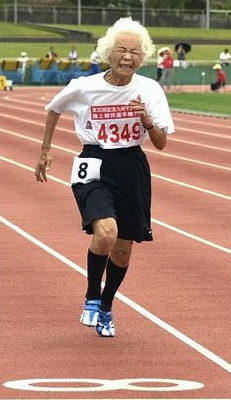 �ձ�90�ꡰ���ϰ��֡�100�׾���ֻ��23��8