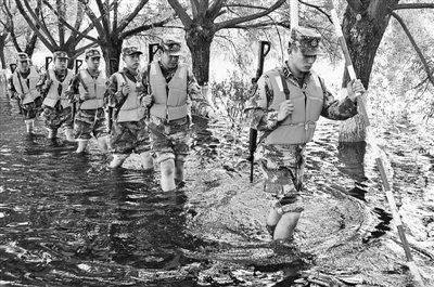 �ж��߽����߷����ӱ���ˮΧ���ٱ�ۏˮѲ��