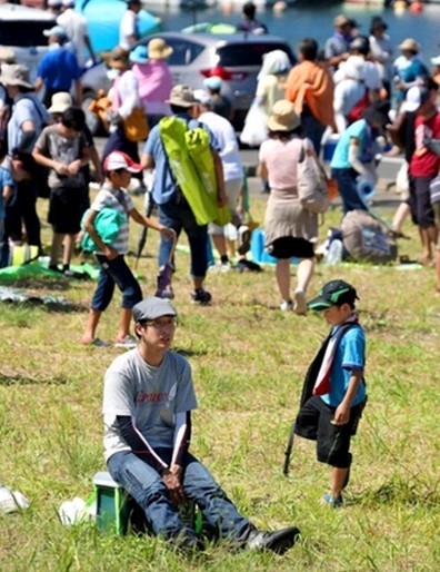 日本新型火箭未能发射万名参观者沮丧而归(图)