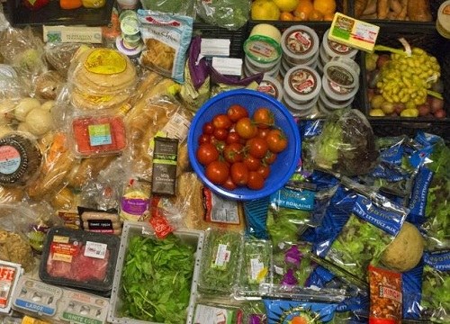 男子家中食物全从垃圾桶中捡回欲开免费餐厅(图)