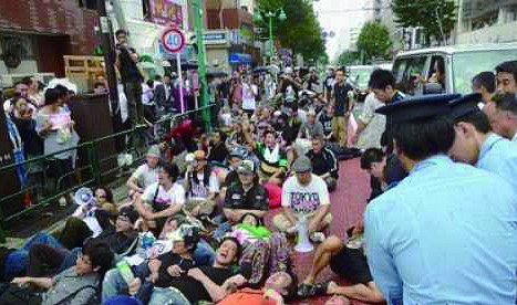 日右翼借申奥成功搞反韩游行打日韩绝交标语(图)
