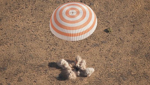 三名国际空间站宇航员乘坐俄飞船顺利返回地球